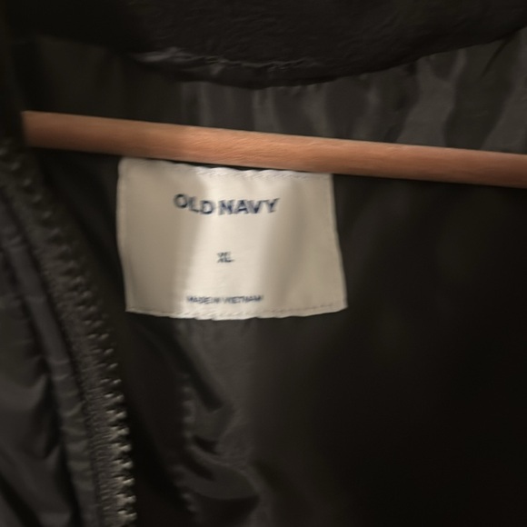 Old Navy puffer vest. Black. Size XL. - Picture 2 of 4